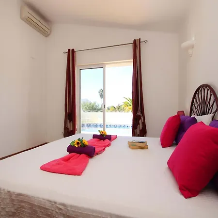 Villa With Heatable Pool *